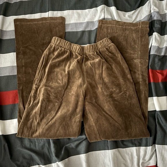 Brandy Melville Velvet Sweatpants - Picture 1 of 3